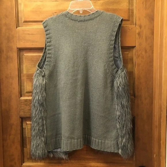 Xhilaration / Gray Faux Fur Front/Knit Back /Open front Vest /Women’s /M/M - Picture 6 of 8